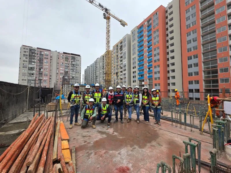 Equipo de PRISMA en la obra Alameda Central de Besco Perú